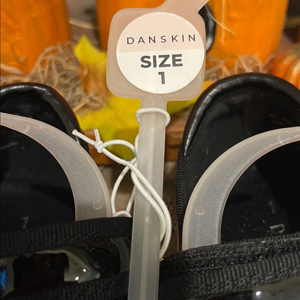 Danskin Glossy Black Dance Tap Shoes Sz 1 - Picture 3 of 9